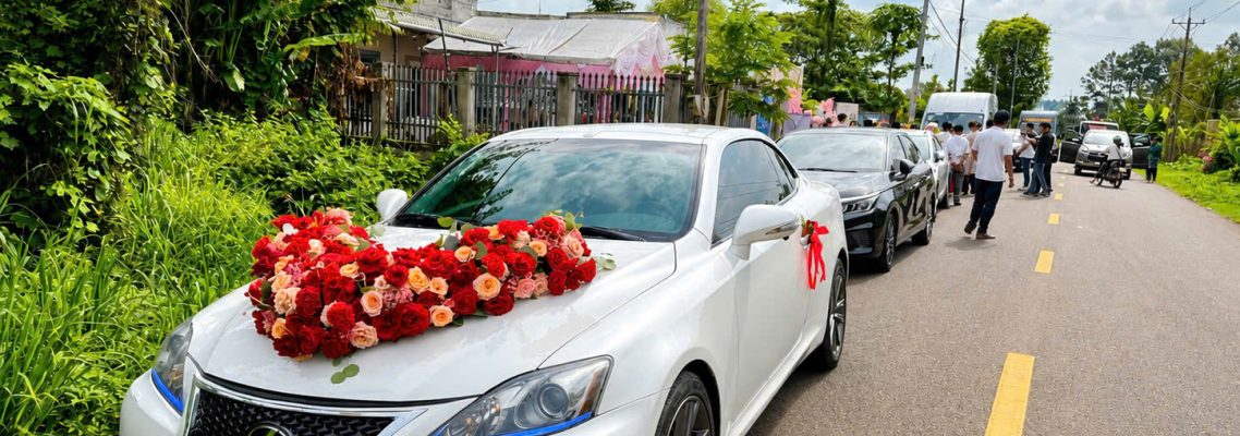 Thuê Xe Rước Dâu Tân Phú | Dịch Vụ Xe Mui Trần Lexus Sang Trọng